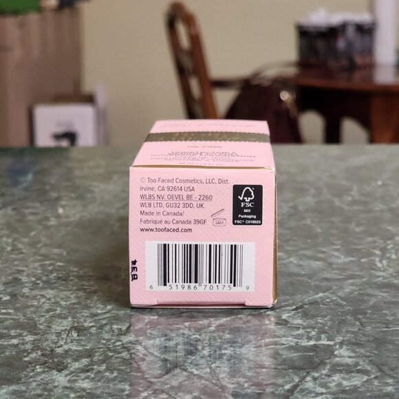 Too Faced Born This Way Undetectable Foundation (Shade: Pearl) [Full Size!] - Picture 5 of 6